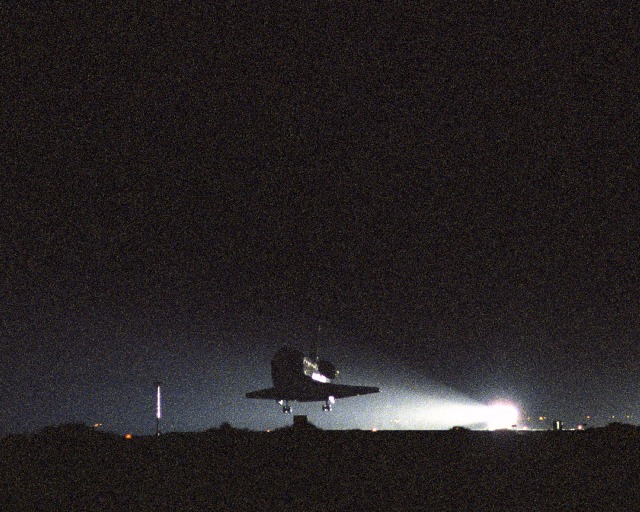 The STS-114 lands at Edward Airforce Base.